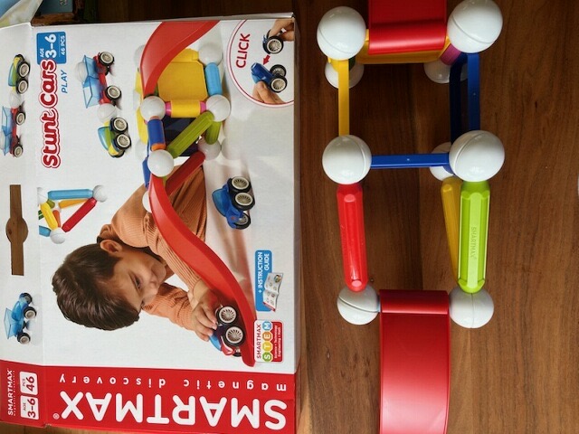 Smart Max Magnetic Discovery Stunt Cars